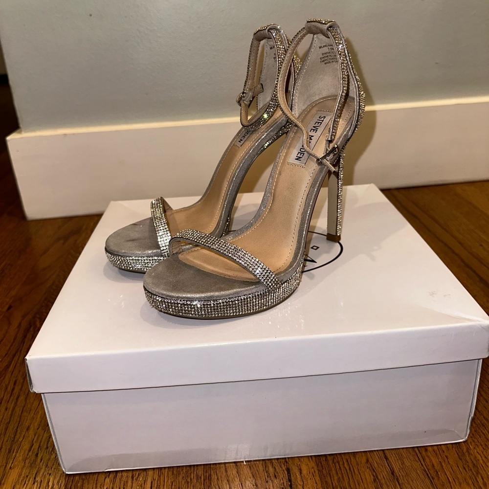 STEVE MADDEN SILVER HEELS